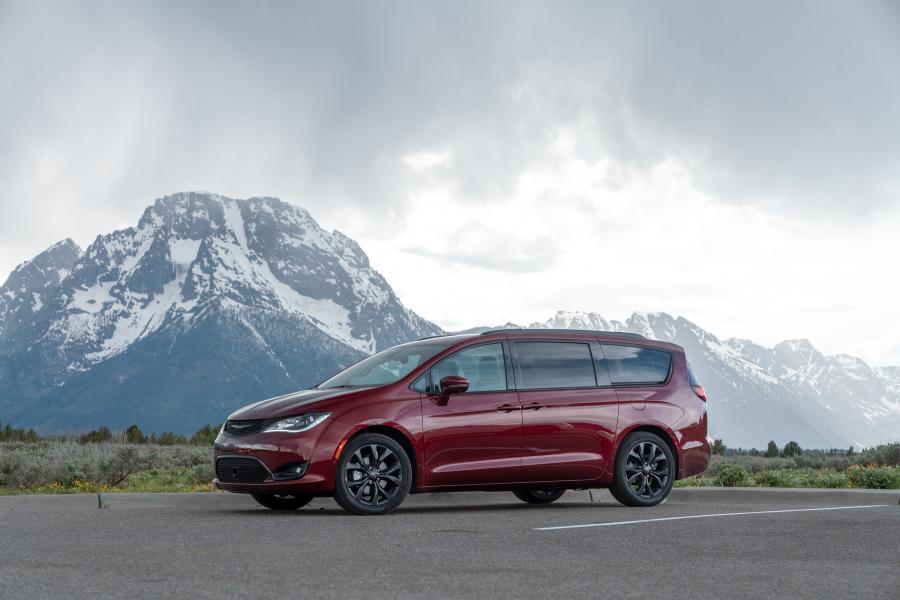  Chrysler Pacifica Limited S Appearance Package (RU) 2017 года  (фото 36 из 40)